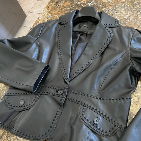XL women’s black leather jacket with beautiful, detailed trim - Picture 16 of 16